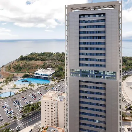 Cruz Twin Towers: Shore & Seaside Views * Santa Cruz de Tenerife